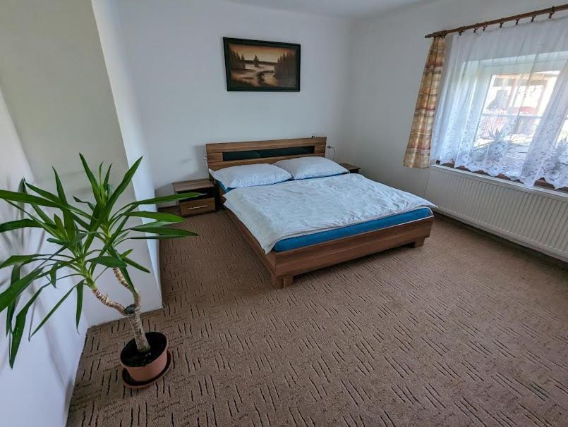 Dvougeneracni Dum Se Zahradou Apartment Vimperk Luaran gambar